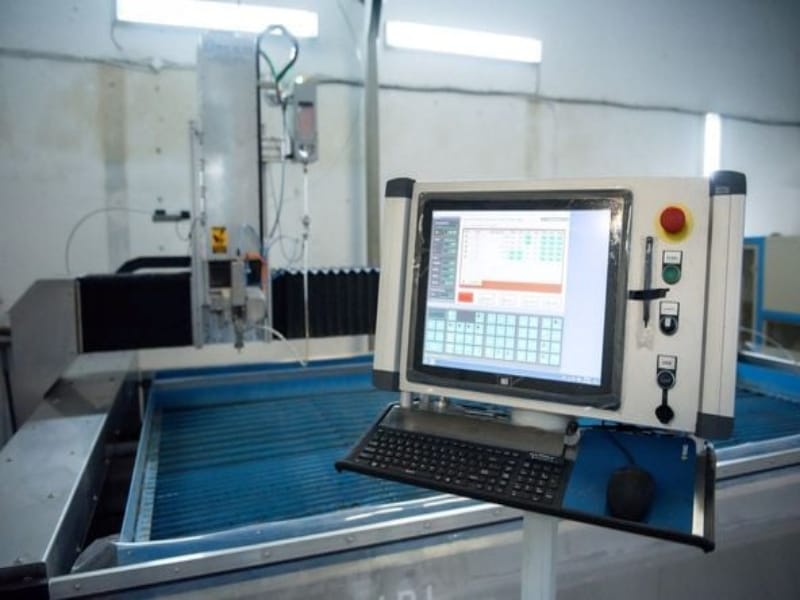 maszyny do cięcia wodą waterjet PTV